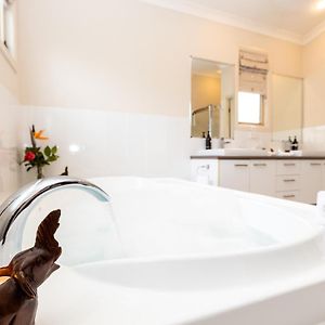 Cottage Spa Bath